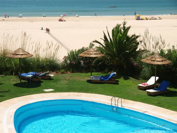 Een deel van het idyllische strand Praia de Rocha in de Algarve. — Stockfoto