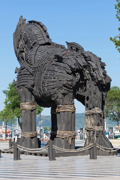 De kopie van troy houten paard op canakkale, — Stockfoto