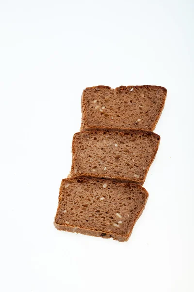 Slices of dark bread isolated over white — Stock Photo, Image