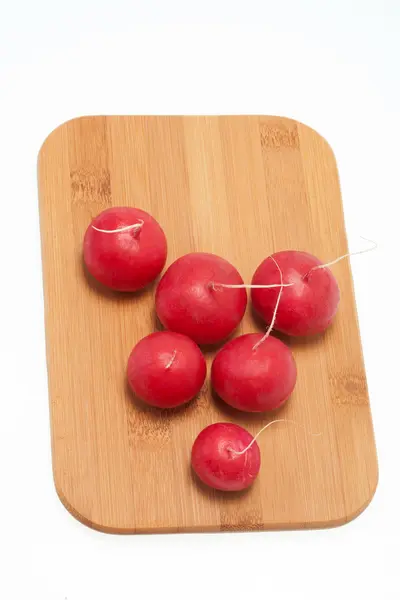 Garden radish on wooden board — Stock Photo, Image