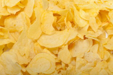 Patates cipsi beyaz arkaplanda izole