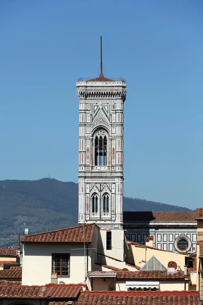 ジョットの鐘楼の眺め-フィレンツェ — ストック写真