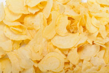 Patates cipsi beyaz arkaplanda izole