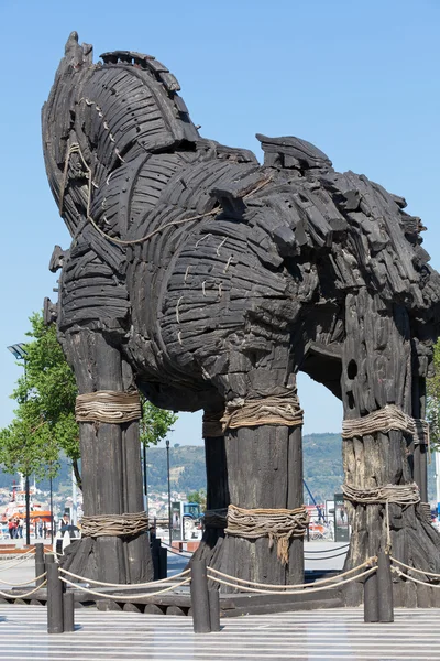 De kopie van troy houten paard op canakkale, Turkije — Stockfoto
