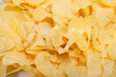 Patates cipsi beyaz arkaplanda izole