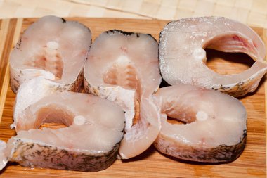 bir parça taze çiğ balık. sağlıklı beslenme.