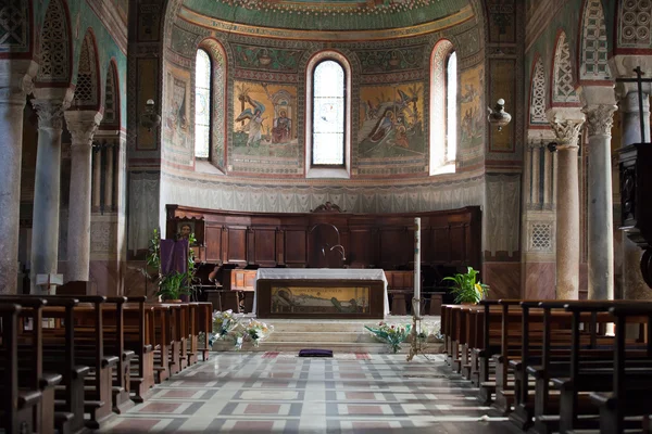 Кьюзі - романський Кафедральний собор Сан secondiano — стокове фото