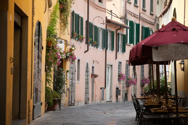 Matin dans la ville toscane — Photo