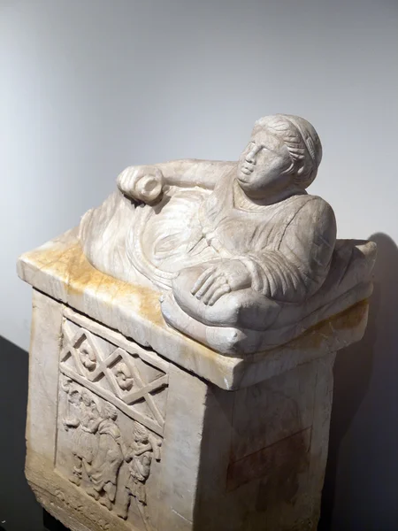 L'art étrusque ancien. Sarcophage de Chiusi, Toscane . — Photo