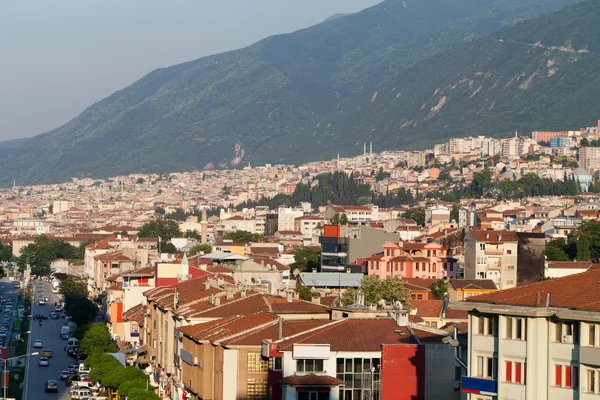 Mešita a mnoho domů v bursa, Turecko — Stock fotografie