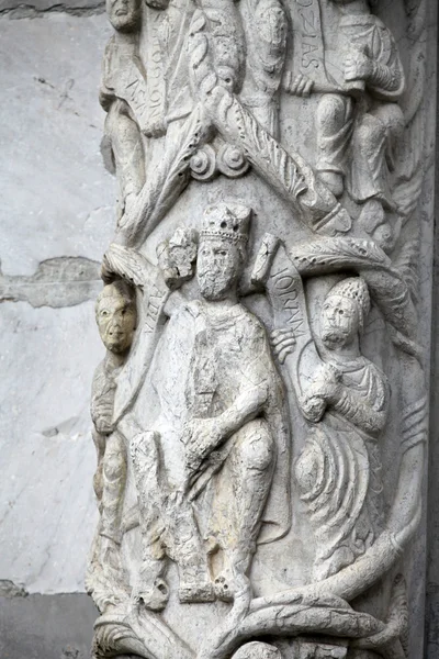 Lucca - detail van St Martin 's Cathedral gevel. Toscane — Stockfoto