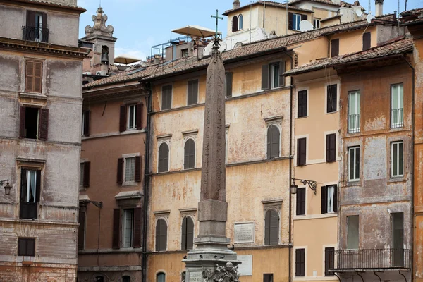 Roma - Antiguas casas romanas en Piazza Rotonda —  Fotos de Stock