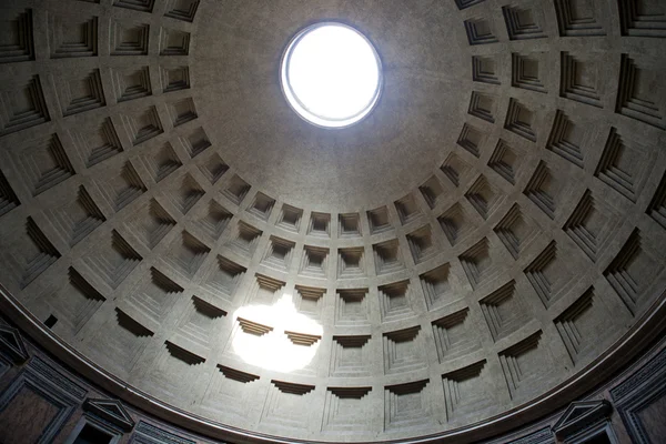 イタリア ローマのパンテオンのドームの内部ビュー. — ストック写真