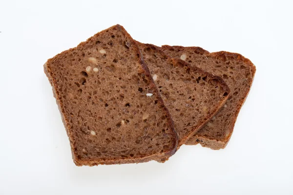 Slices of dark bread isolated over white — Stock Photo, Image