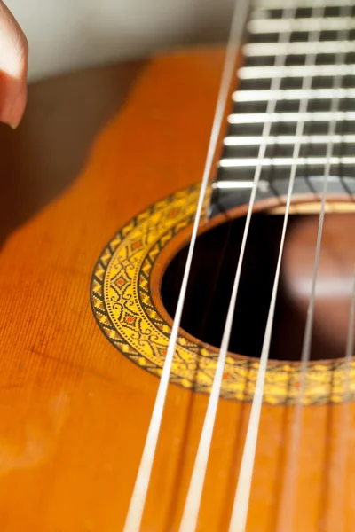 Close-up van akoestische gitaar — Stockfoto