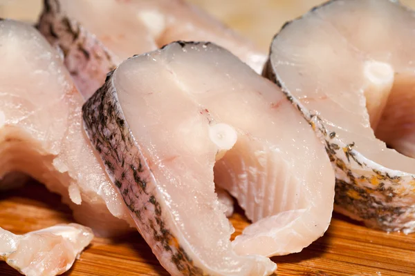 Pezzo di pesce fresco crudo. La dieta sana . — Foto Stock