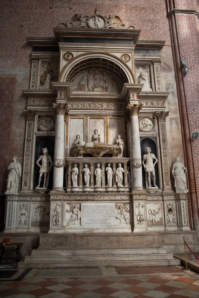 Medieval and Renaissance wall tombs in Santi Giovanni e Paolo, Venice — Stock Photo, Image