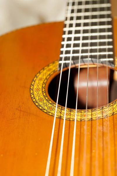 Zblízka akustické kytary — Stock fotografie