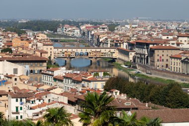Ponte vecchio, florence, Toskana, İtalya. Michelangelo'nun piazza görüntülemek