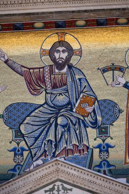 Floransa - mozaik san Miniato kilisenin cephe üzerinde