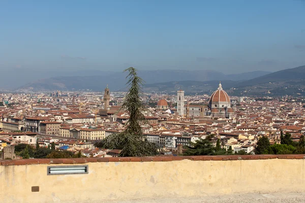 Florença, Toscana, Itália. Vista da Piazza Michelangelo — Fotografia de Stock