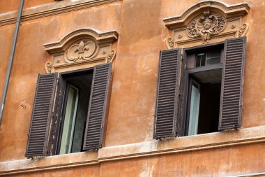 eski windows Roma'daki İspanyol adımlar