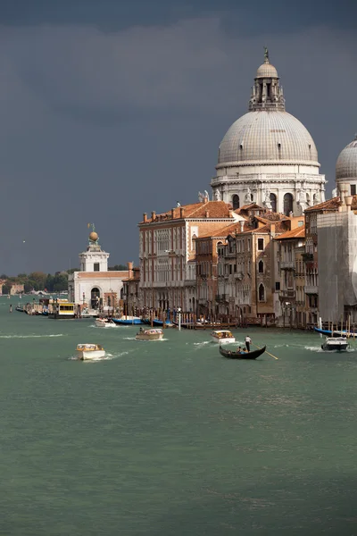 Βενετία - η θέα στο canal grande και χαιρετισμό πριν από την καταιγίδα — Φωτογραφία Αρχείου