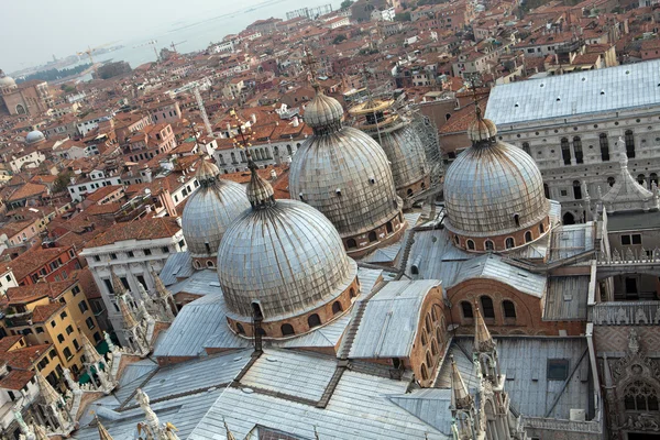 Kupole baziliky san marco v Benátkách — Stock fotografie