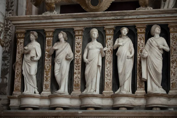 Tumbas medievales y renacentistas en Santi Giovanni e Paolo, Venecia , — Foto de Stock