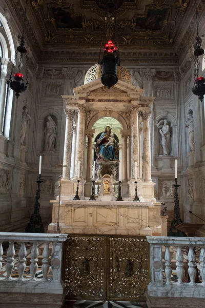 Kostel santi giovanni e paolo interiéru, Benátky — Stock fotografie