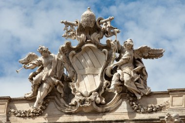 Trevi Çeşmesi çatı heykel, piazza di trevi. Roma, İtalya.