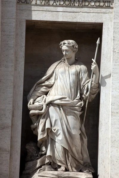 Der trevi-brunnen oder fontana di trevi ist der größte und berühmteste brunnen in rom. — Stockfoto