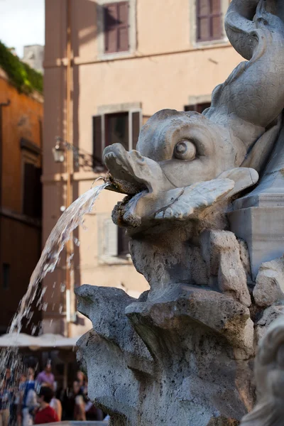 A Piazza della Rotonda Róma barokk szökőkútjának szobrászati részletei, Olaszország — Stock Fotó