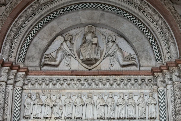 Lucca - detalle de la fachada de la Catedral de San Martín, Toscana —  Fotos de Stock
