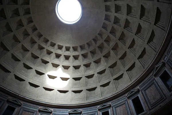 Interior view of the dome of the Pantheon in Rome, Italy. — Stock Photo, Image