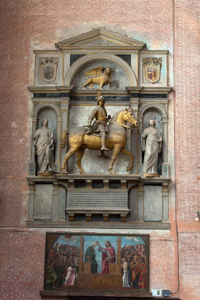 산 티 조반니 e 파올로, 베니스에서 중세와 르네상스 벽 무덤, — 스톡 사진