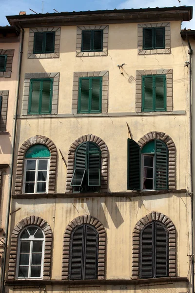 Lucca - Picturesque and antique architecture of city center — Stock Photo, Image