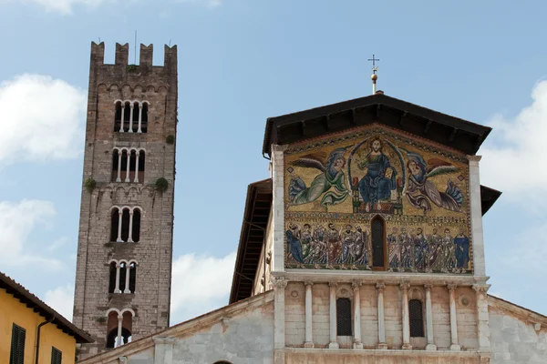 Lucca - Kerk van San Frediano 13de eeuw Hemelvaart mozaïek van Berlinghieri. — Stockfoto