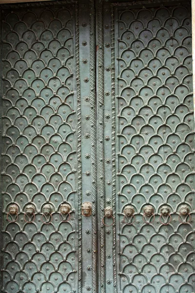 Venice - door from bronze to the cathedral of St Mark — Stock Photo, Image