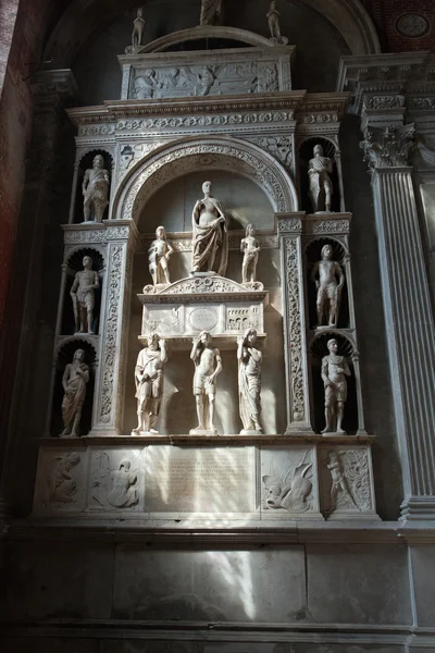 Túmulos de parede medievais e renascentistas em Santi Giovanni e Paolo, Veneza , — Fotografia de Stock