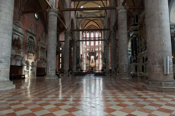 Huvudsakliga skeppet i santi giovanni e paolo, Venedig — Stockfoto