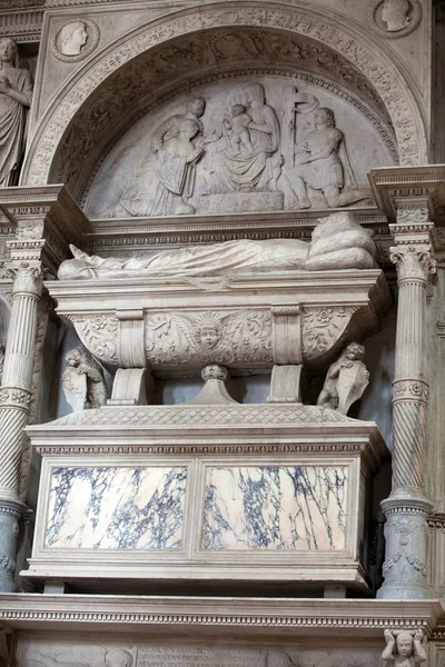 サンティ ・ ジョヴァンニ e パオロは、ヴェネツィアの中世およびルネサンスの壁の墓, — ストック写真