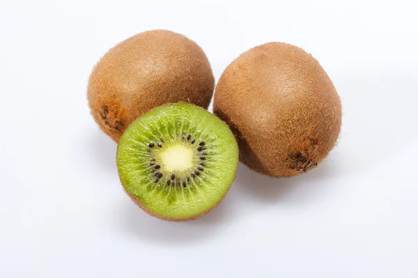 Kiwi fruits isolés sur fond blanc — Photo