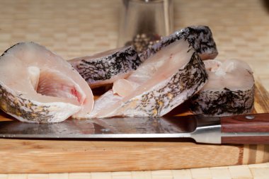 bir parça taze çiğ balık. sağlıklı beslenme.