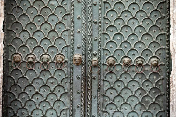 Venecia - puerta de bronce a la catedral de San Marcos — Foto de Stock