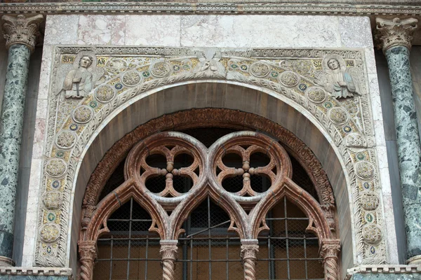 Veneza - entrada principal da basílica de São Marcos — Fotografia de Stock