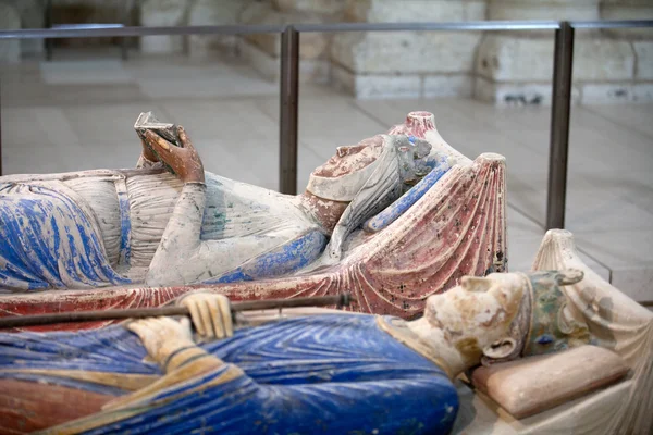 Tumba de Ricardo Corazón de León e Isabel de Angouleme en la Abadía de Fontevraud - Valle del Loira, Francia — Foto de Stock