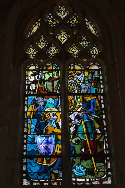 The stained glass windows inside Chapel St. Hubert where Leonardo Da Vinci is buried in Amboise, France. — Stock Photo, Image
