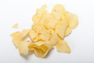 Patates cipsi beyaz arkaplanda izole