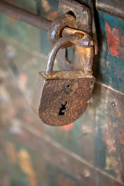 Closeup of old rusty padlock — Stock Photo, Image